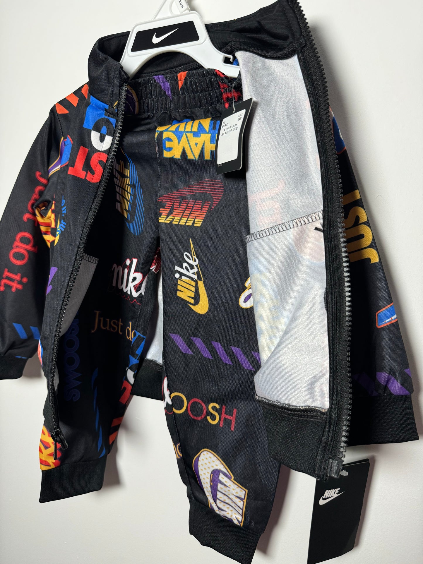 Анцуг с лого на Nike, 24 месеца