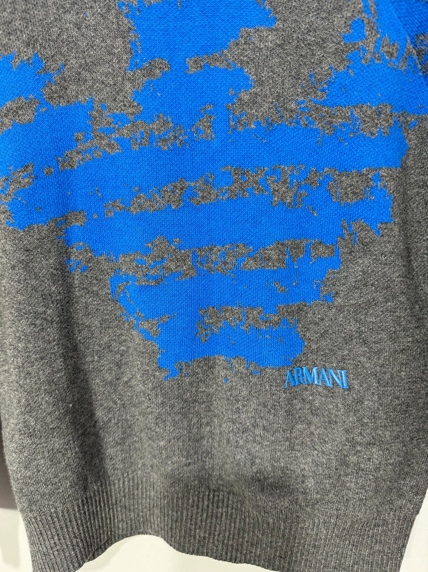 Armani Boys Jumper 5-6y New with tags 141054