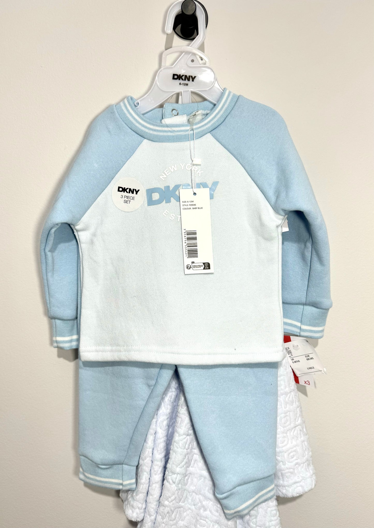 DKNY Baby Boys 3pcs Set 6-12m New with tags 141009