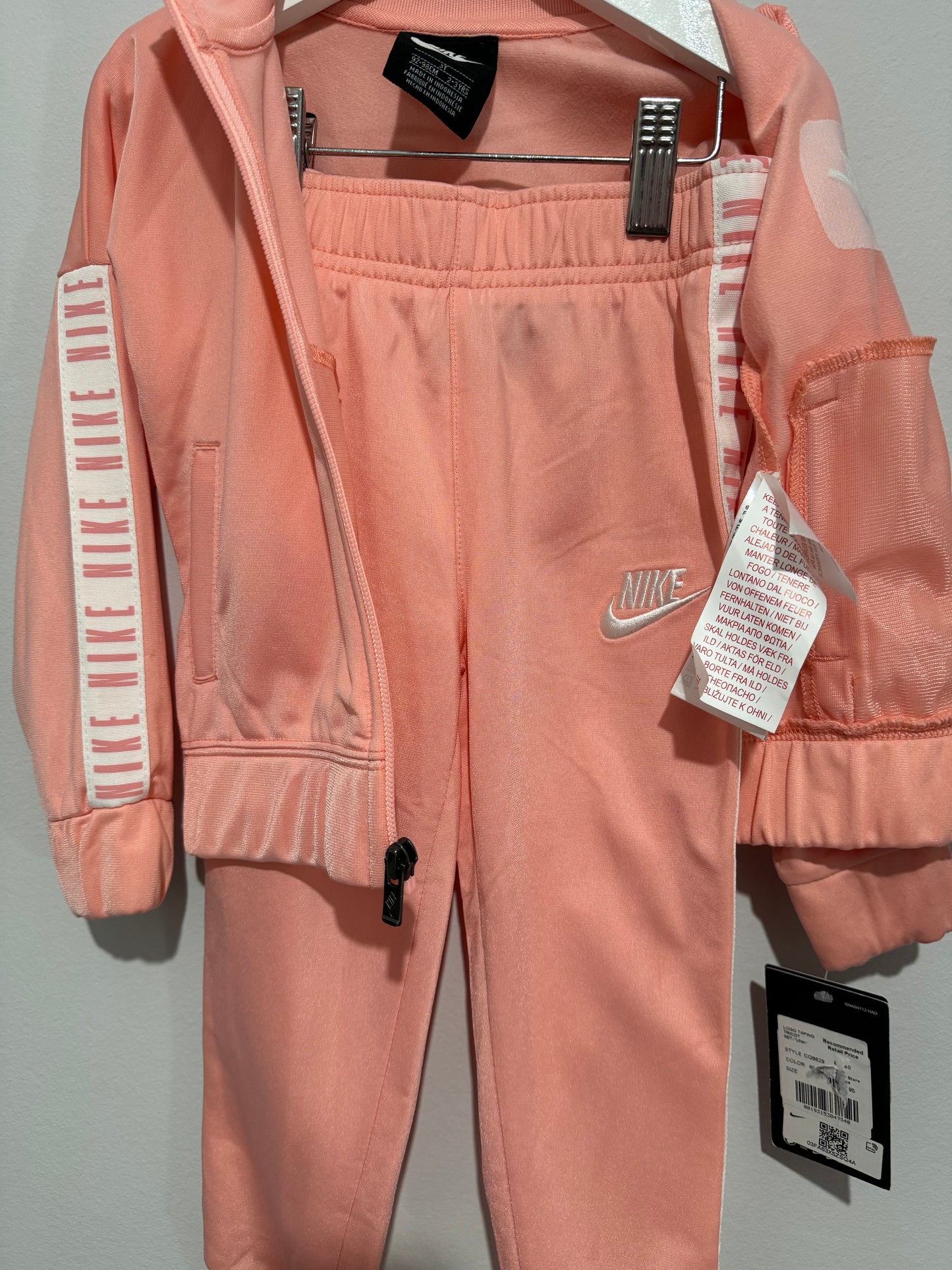 Nike Girls Tracksuit 2-3y New with tags 141055