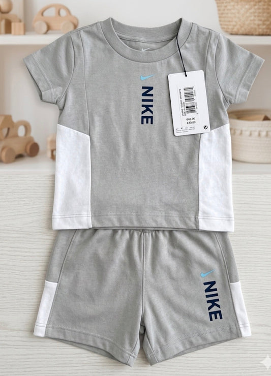 Nike set 9-12m