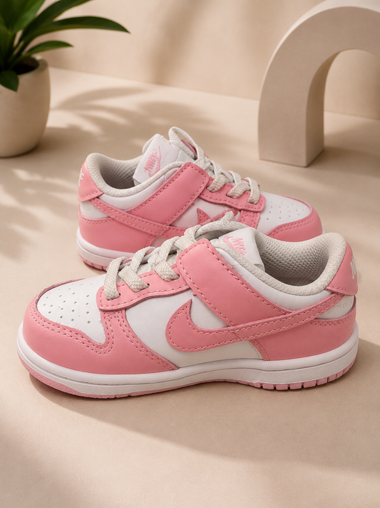 Nike pink trainers EU25