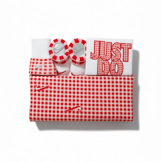 Nike gift set 0-6m