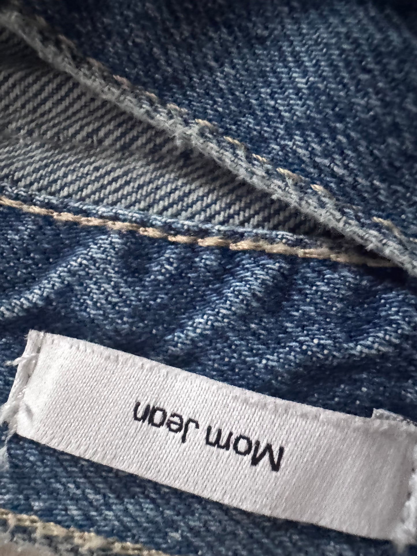 Calvin Klein Mom Jean W26