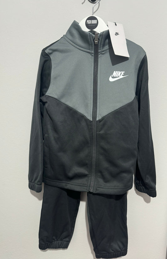 Nike Grey Tracksuit 4-5y New with tags 141003