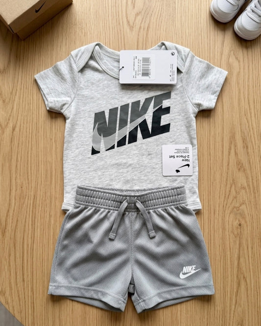 Nike Baby Boy set 6m