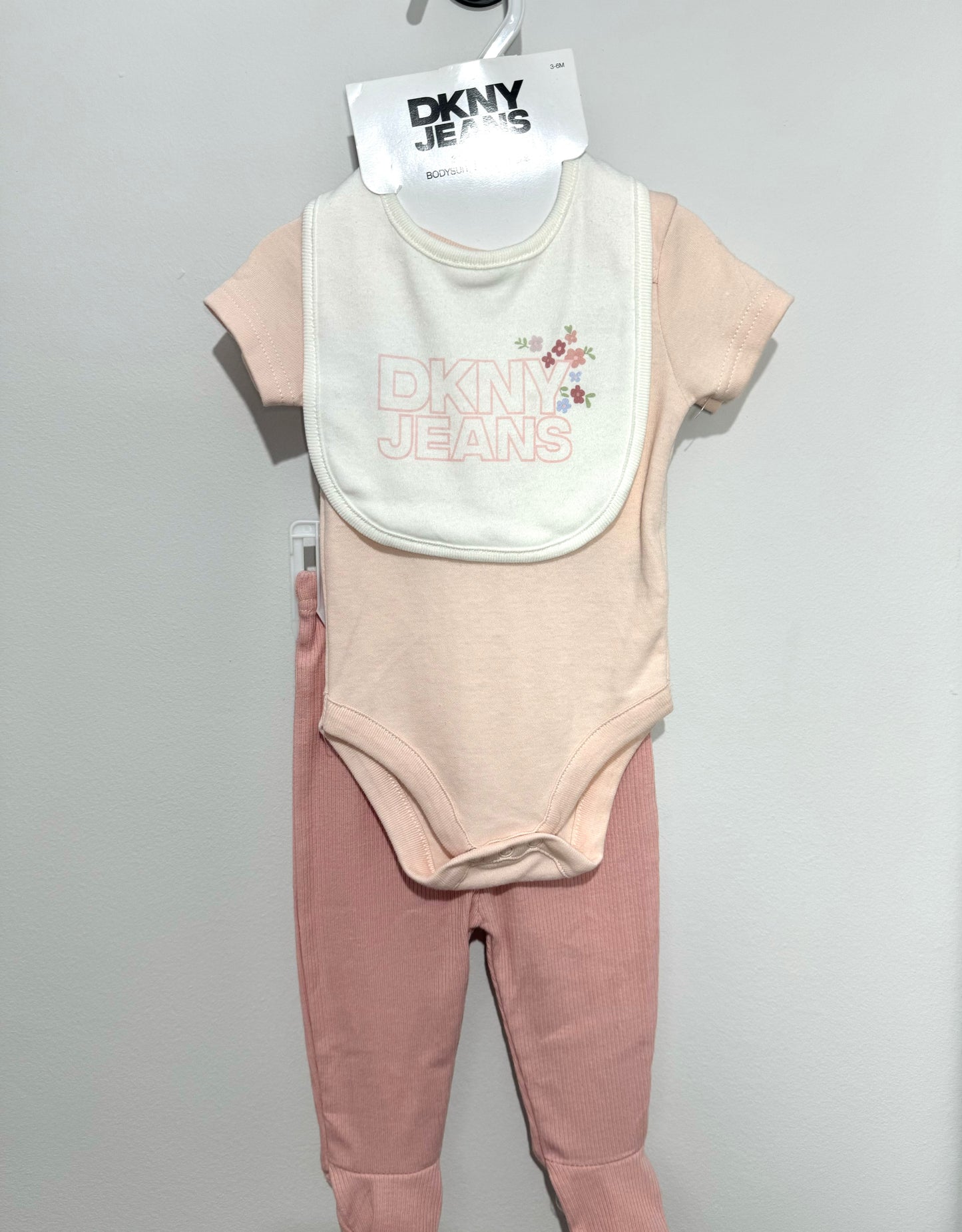 DKNY Set 3pcs 3-6m New with tags 141046