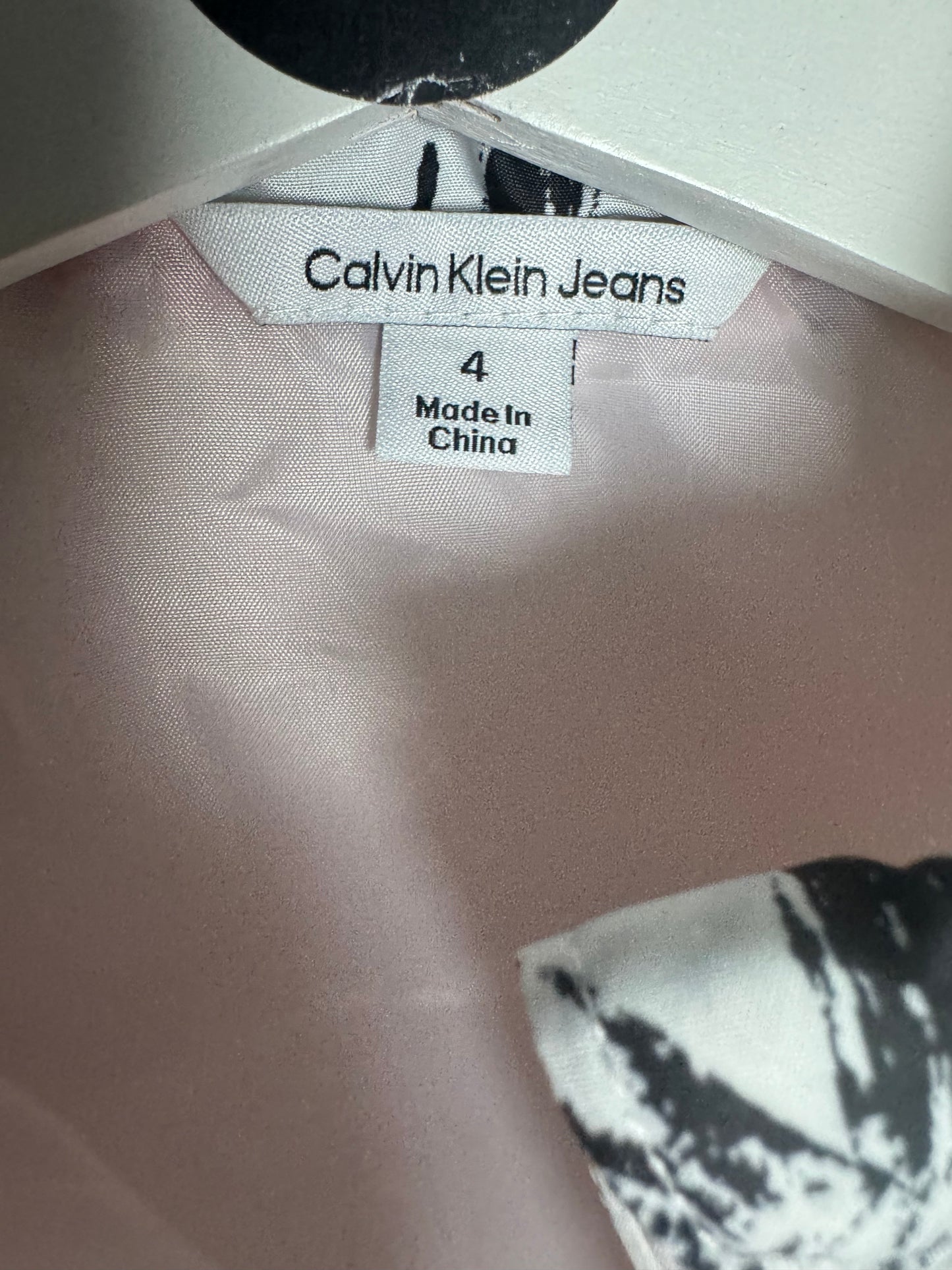 Calvin Klein girls bodywarmer 4y